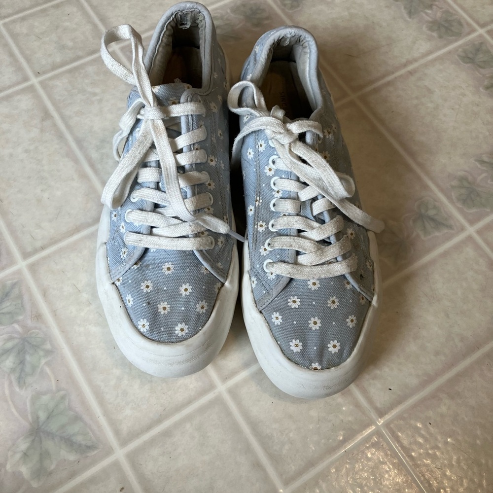 Sincerely jules bkue canvas daisy sneakers white sole